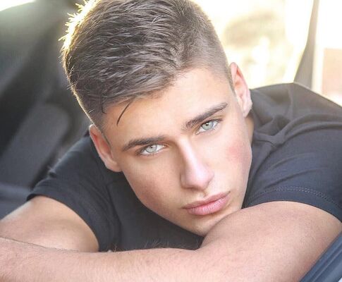  ,   Alan, 19 ,   ,   