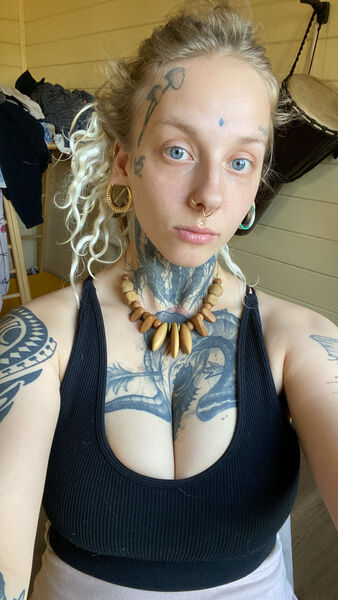  ,   Lada, 24 ,   c , 