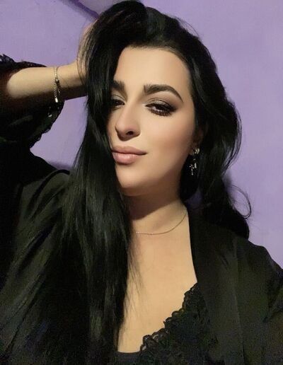  -,   Adriana, 22 ,   ,   