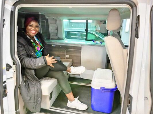  ,   Emilie, 38 ,   ,   