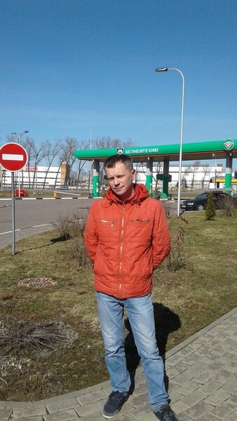  ,   Makcim, 51 ,  