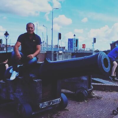  ,   Viktor, 61 ,   ,   , c , 