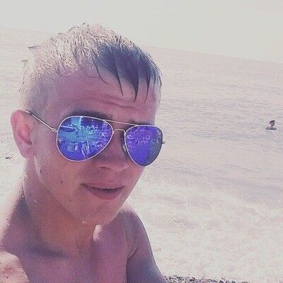  ,   Denis, 32 ,   