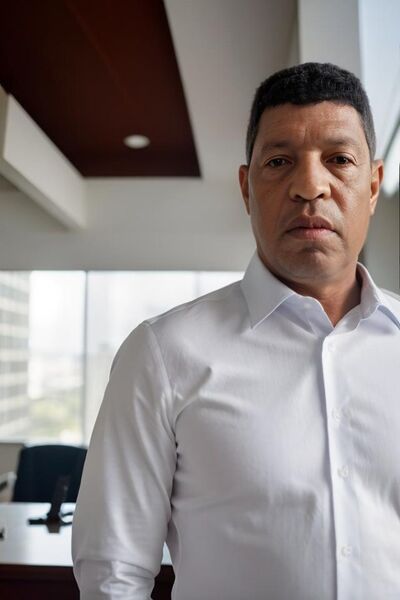  Iba,   Carlos, 55 ,   ,   