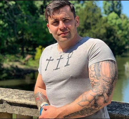  ,   MichealChris, 43 ,   c , 