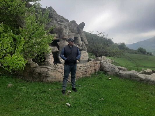  ,   Valeh, 42 ,   ,   
