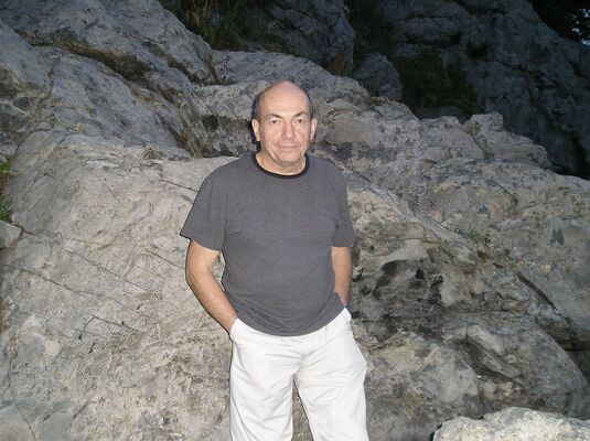  ,   Leon, 61 ,   ,   