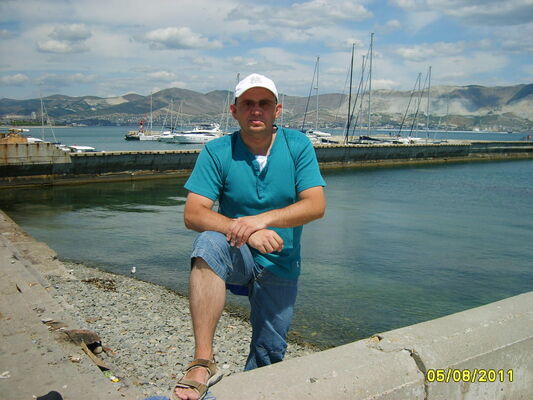  ,   Mikhail, 52 ,   c 