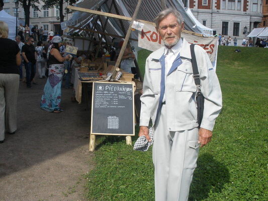  ,   Galerij, 77 ,   ,   , c 
