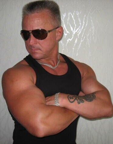  25952815  Alex, 48 ,    