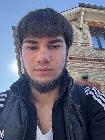  ,   Artur, 18 ,   ,   , c , 