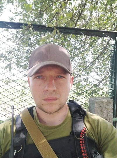  ,   Viktor, 38 ,   ,   