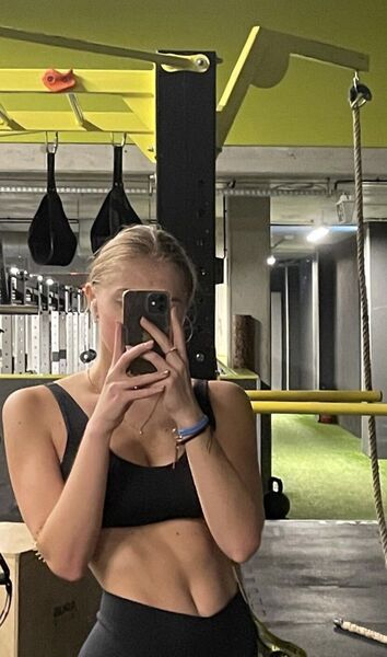 ,   Julia, 20 ,   ,   