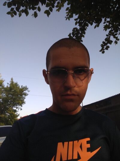  ,   Misha, 32 ,   