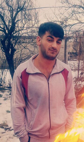 ,   Armen, 32 ,   ,   