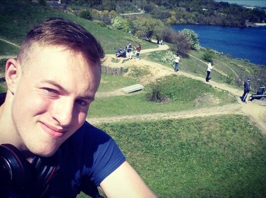  ,   Viktor, 26 ,   ,   