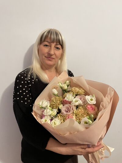  ,   Lyubov, 54 ,   c 