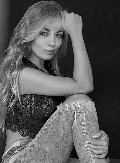  ,   Irisha, 42 ,   c 