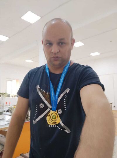  ,   Anton, 39 ,   ,   