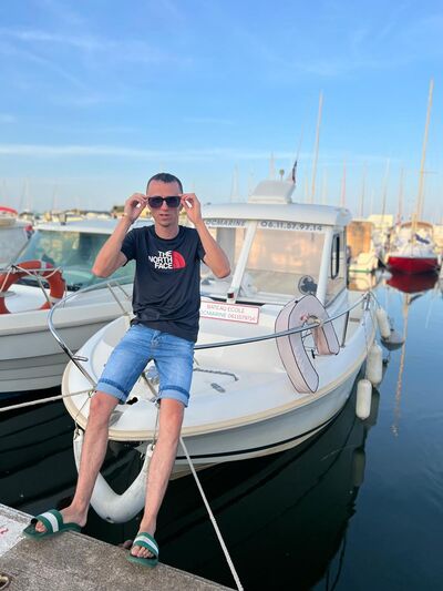  ,   Denis, 31 ,     , c 