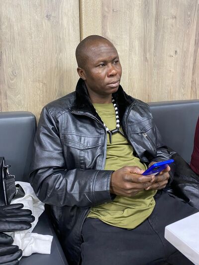  ,   Gandi Roger, 44 ,     , c 