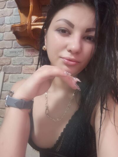  ,   Viktoria, 25 ,   ,   