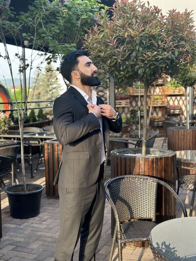  ,   Huseyn, 32 ,     , c 