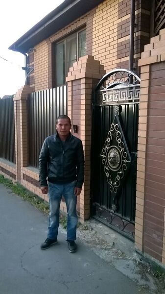  ,   Umar, 34 ,   