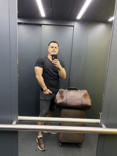  ,   Artyom, 32 ,   ,   