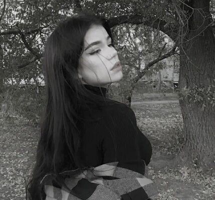  Praha,   Julia, 22 ,   ,   