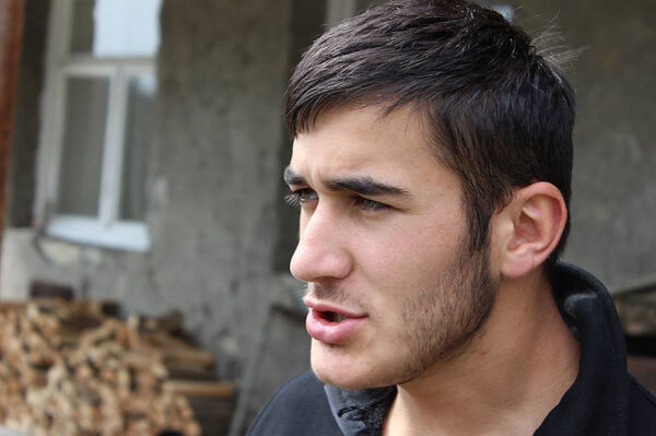  ,   Revazi, 32 ,   ,   , c 