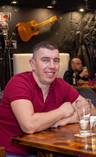  ,   Viktor, 42 ,     , c 