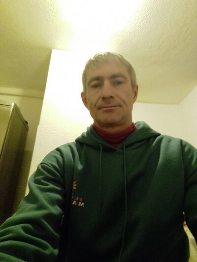  Rosengarten,   Liviu, 46 ,   c 