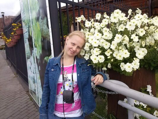  ,   Anna, 35 ,   