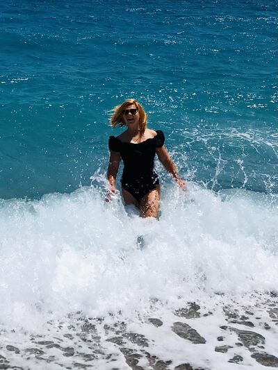  ,   Elena, 48 ,   c 