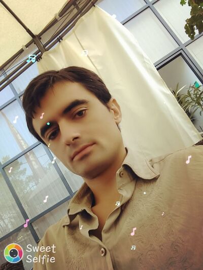  ,   Alberto, 37 ,  