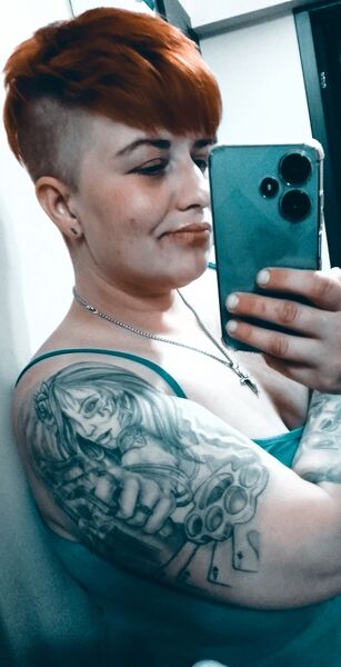  ,   Yana, 33 ,   c 