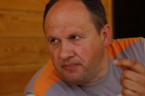  ,   Viktor, 60 ,  