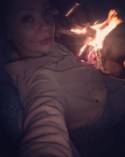  ,   Viktoria, 37 ,   , 