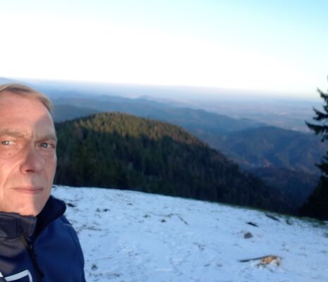  Aach,   Serg, 51 ,   ,   , c 