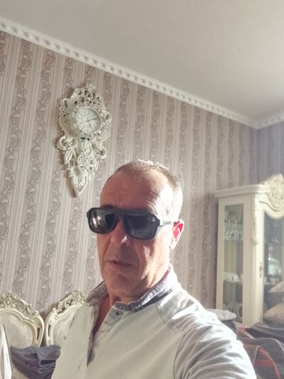  --,   Artur, 52 ,   ,   