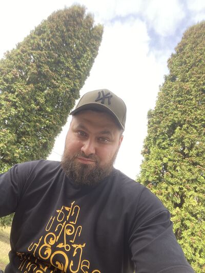  ,   Armen, 32 ,   ,   