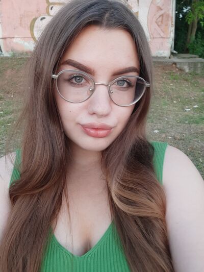  ,   Julia, 22 ,   ,   , 