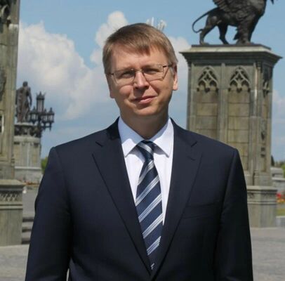  ,   Makc, 40 ,   , c 