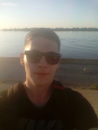   ,   Artem, 25 ,   
