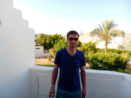 ,   Artur, 44 ,   ,   , c 