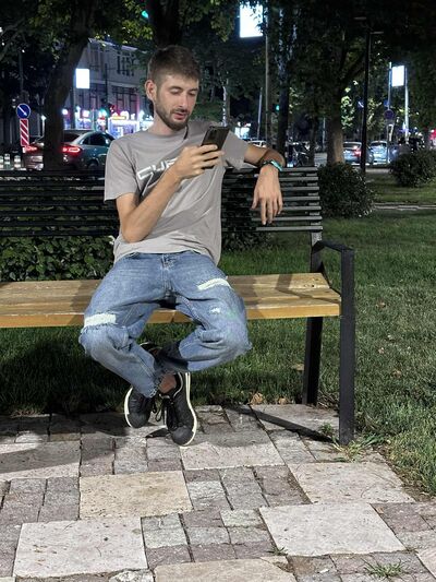  ,   Bacho, 28 ,  