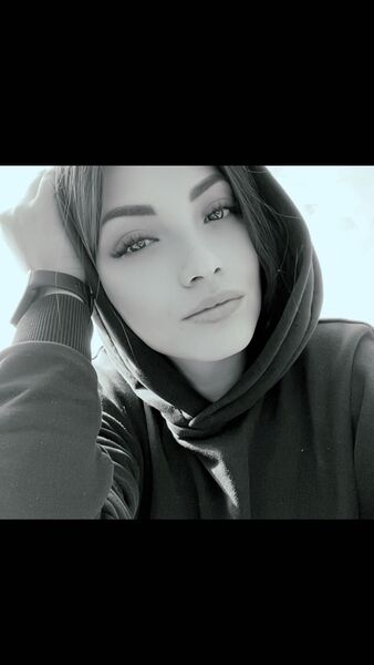  ,   Yana, 28 ,   