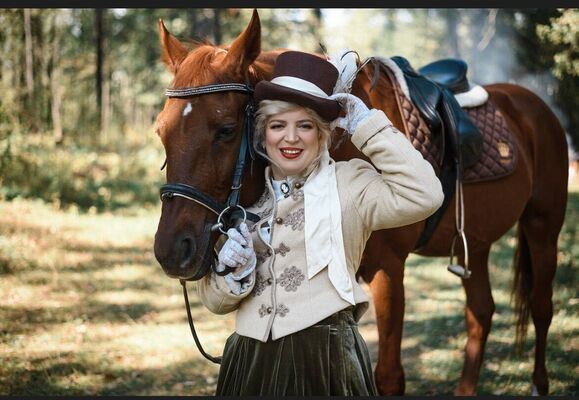  ,   Elena, 42 ,   c , 