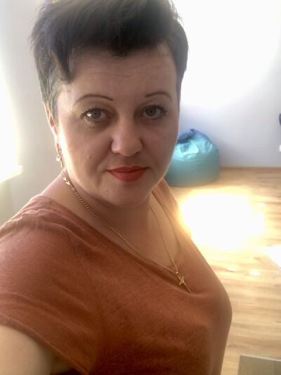  -,   Julia, 42 ,   ,   , c , 